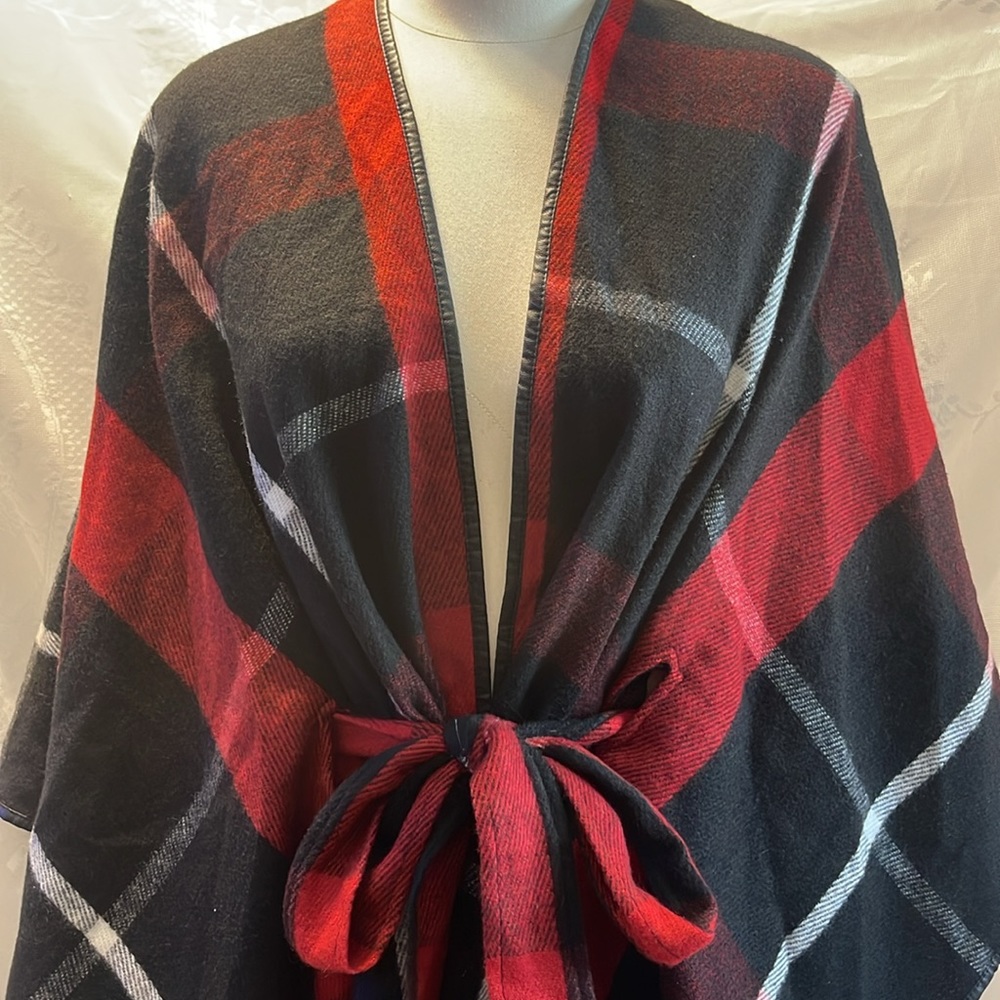 NWT Red and Black Plaid Poncho/Wrap/Cape
One Size - Picture 2 of 5